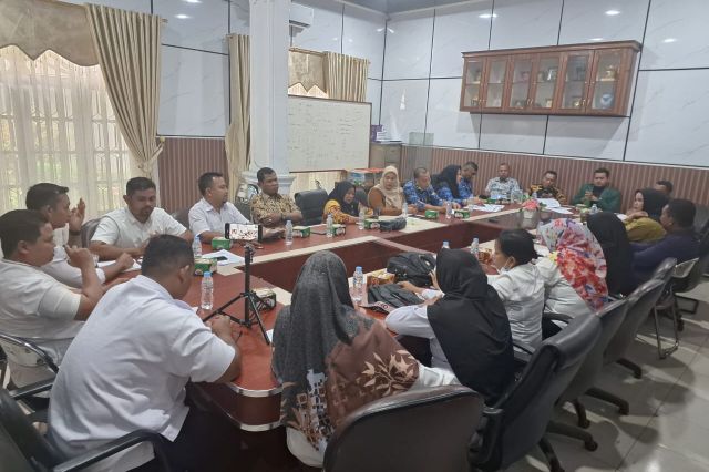 RDP KOMISI A TENTANG PENYELESAIAN TENAGA HONORER R2 DAN R3 DI KABUPATEN ASAHAN